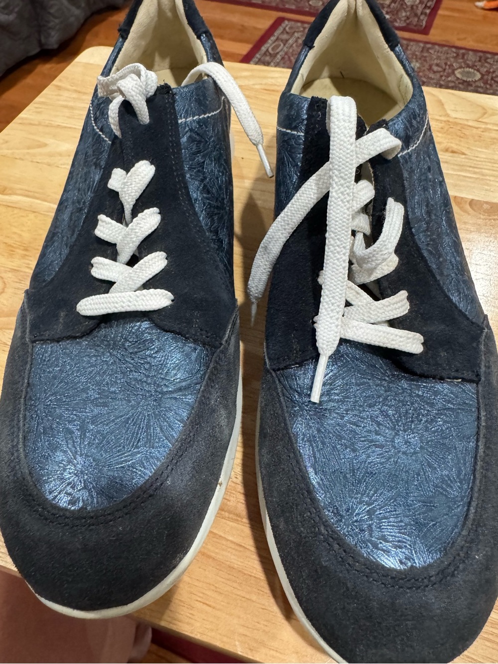 Waldlaufer sneakers blue with a cool star pattern. Size 12 H wide in Europe